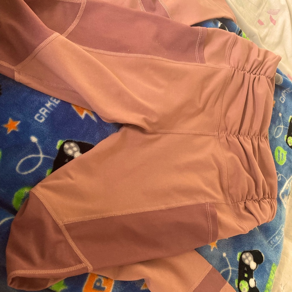 Reposhing these cute yoga pants, purchased and could not fit but are super cute!